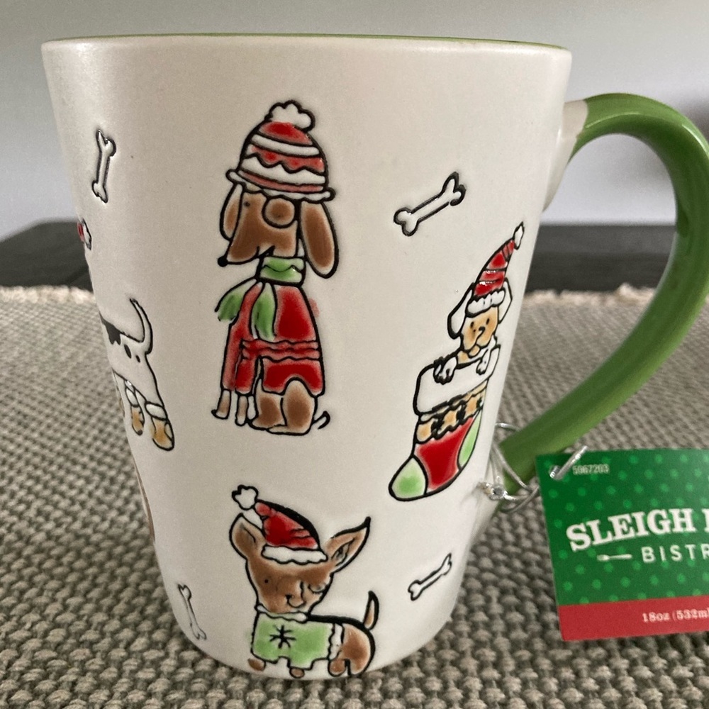🎄🎄Sleigh Bells Bistro cats and dogs 18oz ceramic coffee/tea mug. - Picture 4 of 6
